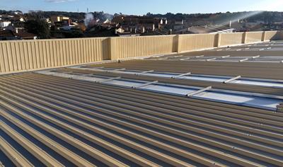 Cover image for HI-QuadCore 2.0 XT / XT DUAL: Self-supporting double skin metal faced QuadCore® insulating panel for roof with external profiled face 