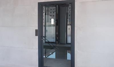 Cover image for SERIE TREBE. ST-815: FRAMED SINGLE GLASS DOOR E:50 EXPANDABLE FRAME SYSTEM